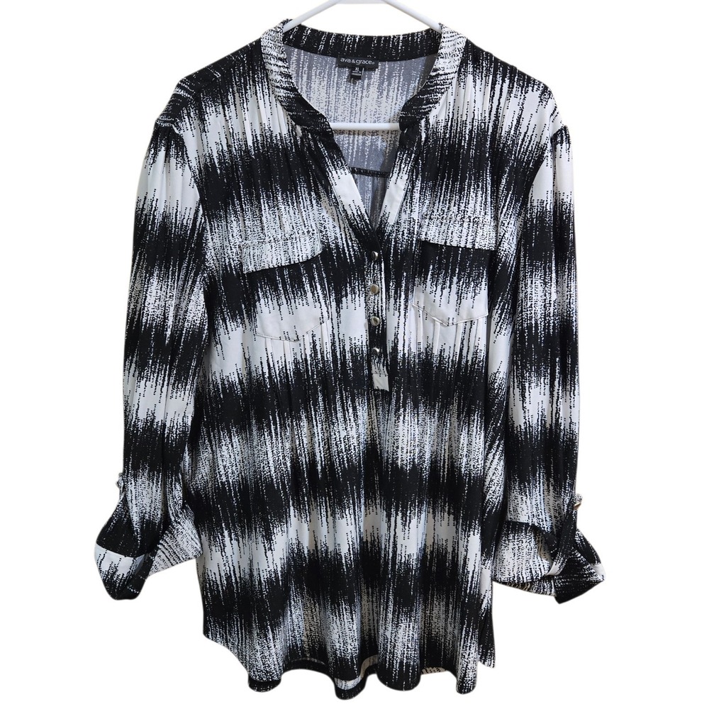 Ava & Grace Women's Xtra Large Top Black/White V Neck 4 Button Career Casual